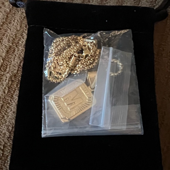 Jewelry - Gold tone M necklace brand new in style